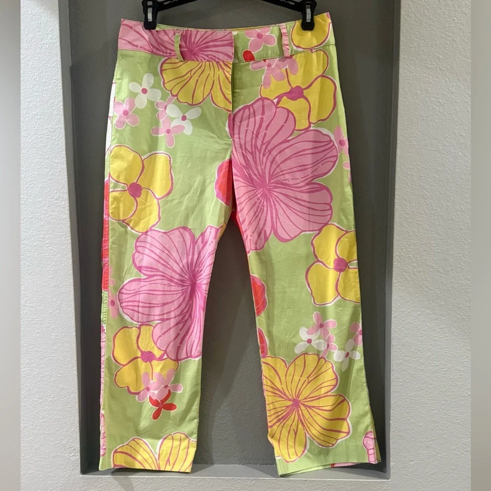 Vintage Lilly Pulitzer Pink, Yellow, Green Hibiscus capris.